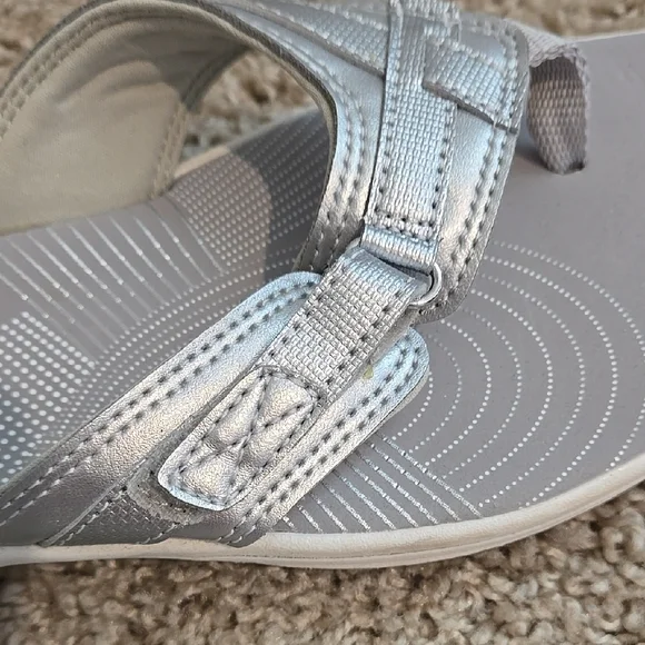 Clarks Cloudstepper Silver Sandals with Ergonomic Footbed & Adjustable Strap - Picture 7 of 7